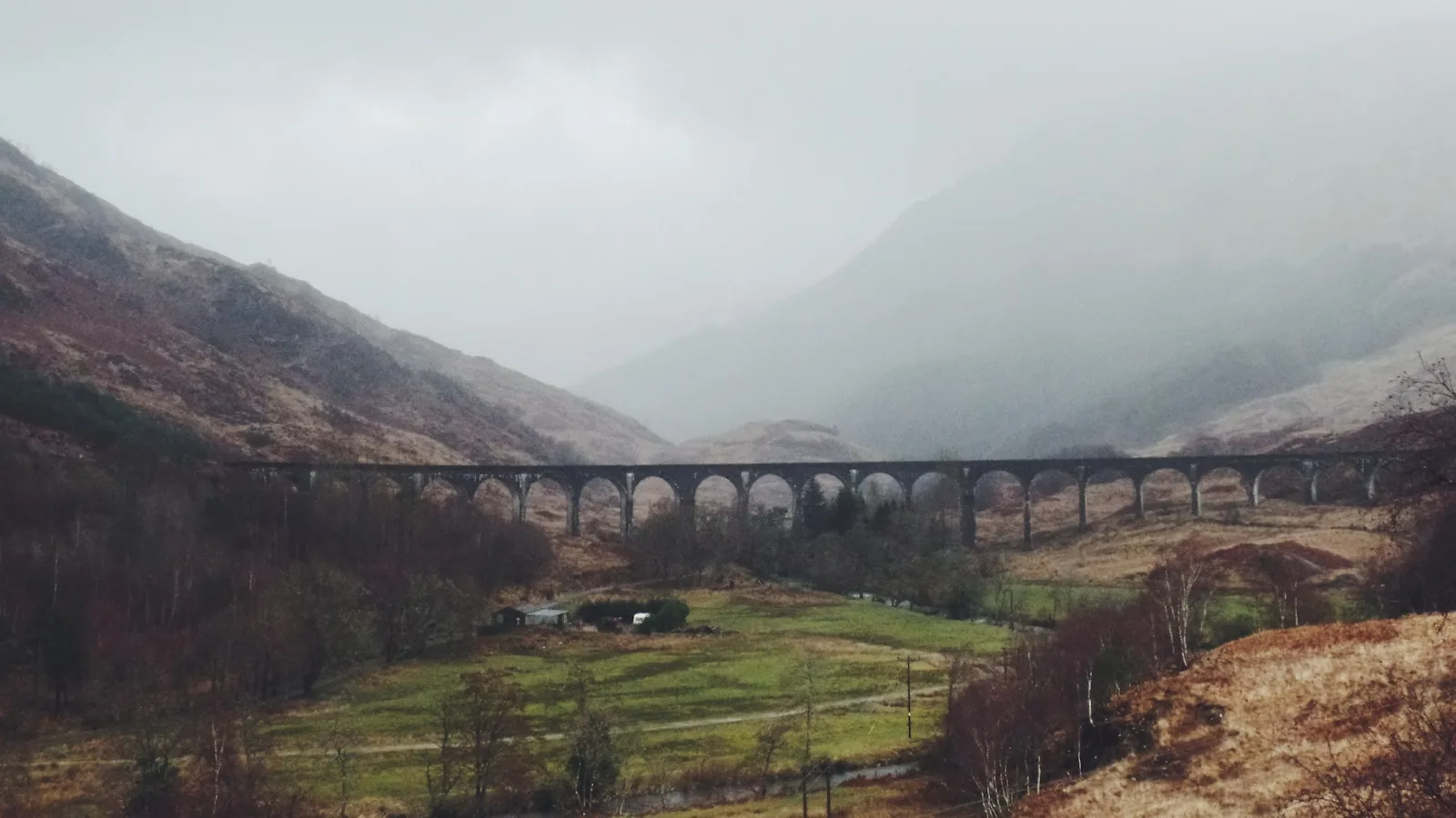 Glenfinnan — Le viaduc et le monument jacobite