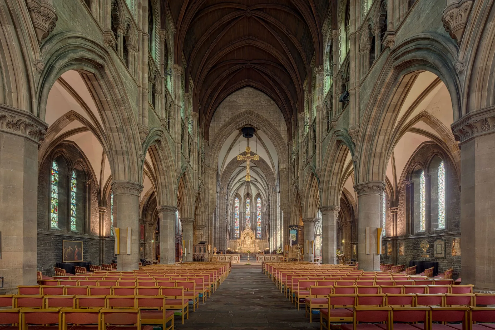 La cathédrale d'Inverness — Élégance néo-gothique sur la rive de la Ness