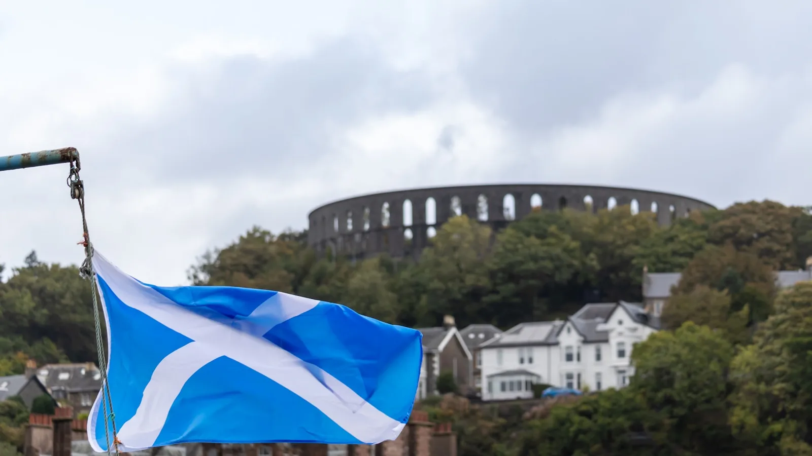 ️ McCaig's Tower — Le colisée écossais